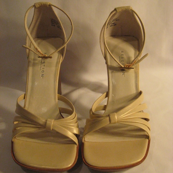 KENNETH COLE REACTION STACK HEEL SANDALS 6.5 MED. - Picture 2 of 7